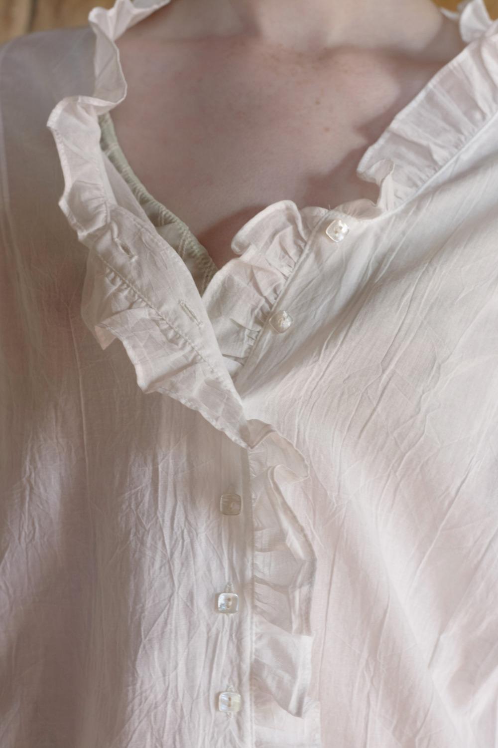 Via Victoria frill blouse (White)