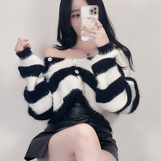 [보들보들/2col] 솔잎 배색 단가라 줄무늬 단추 버튼 스판 여리 크롭 CROP 긴팔 앙고라 가디건 데일리 유니크 트렌디 페미닌 러블리 (2colors)
