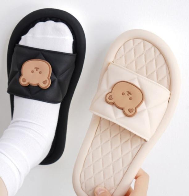 [2컬러] 퀄팅곰돌이슬리퍼 PVC 퀼팅 곰돌이 슬리퍼  여성 실내슬리퍼  실내화 사무실 봄 여름 가을 겨울 실내 욕실 욕화 오픈슬리퍼 학생슬리퍼 여성슬리퍼 여자슬리퍼 데일리