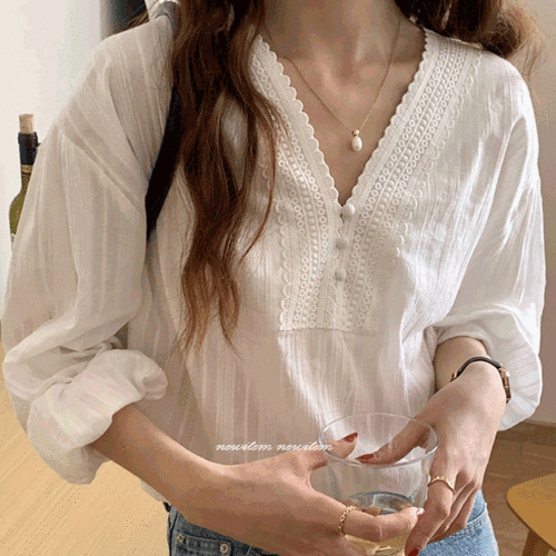 [#화이트#데일리]청순 레이스 브이넥 블라우스
