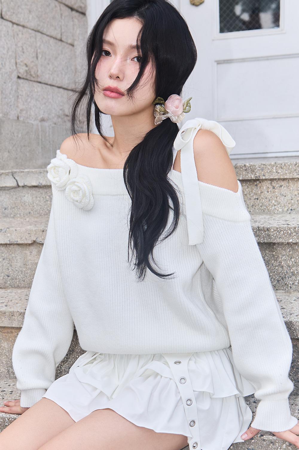 블룸 보우 오프숄더 니트 아이보리