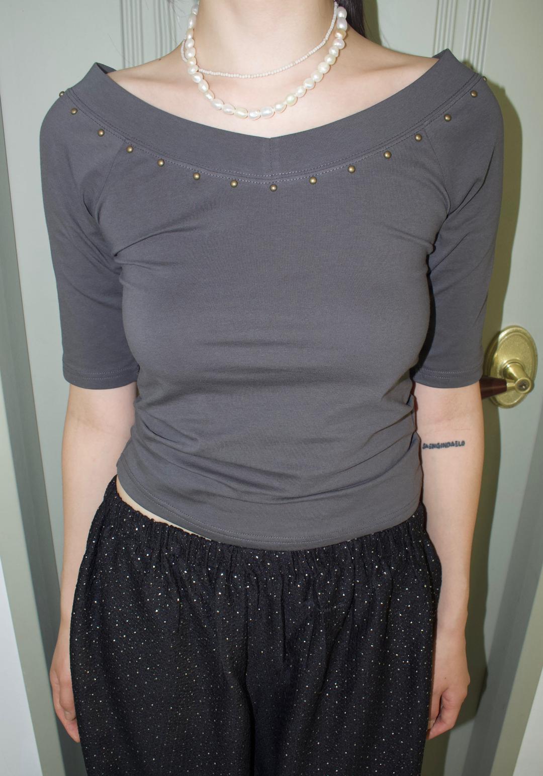eyelet backless half-sleeve tee (4c)