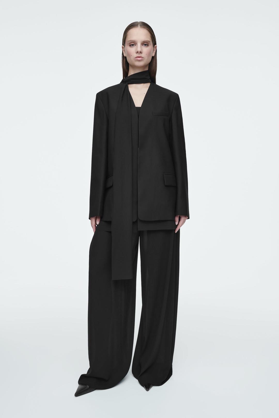 PANTALON DE TAILLEUR REGULAR LARGE TRANSPARENT - NOIR | COS
