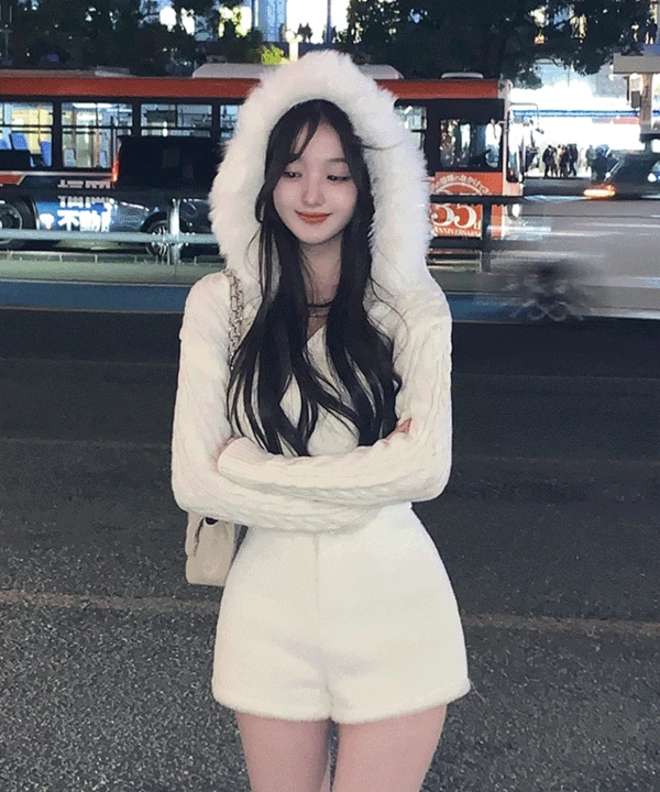 [ 인스타폭주 ] 삿포로 퍼 후드 꽈배기 크롭 니트 집업 가디건
