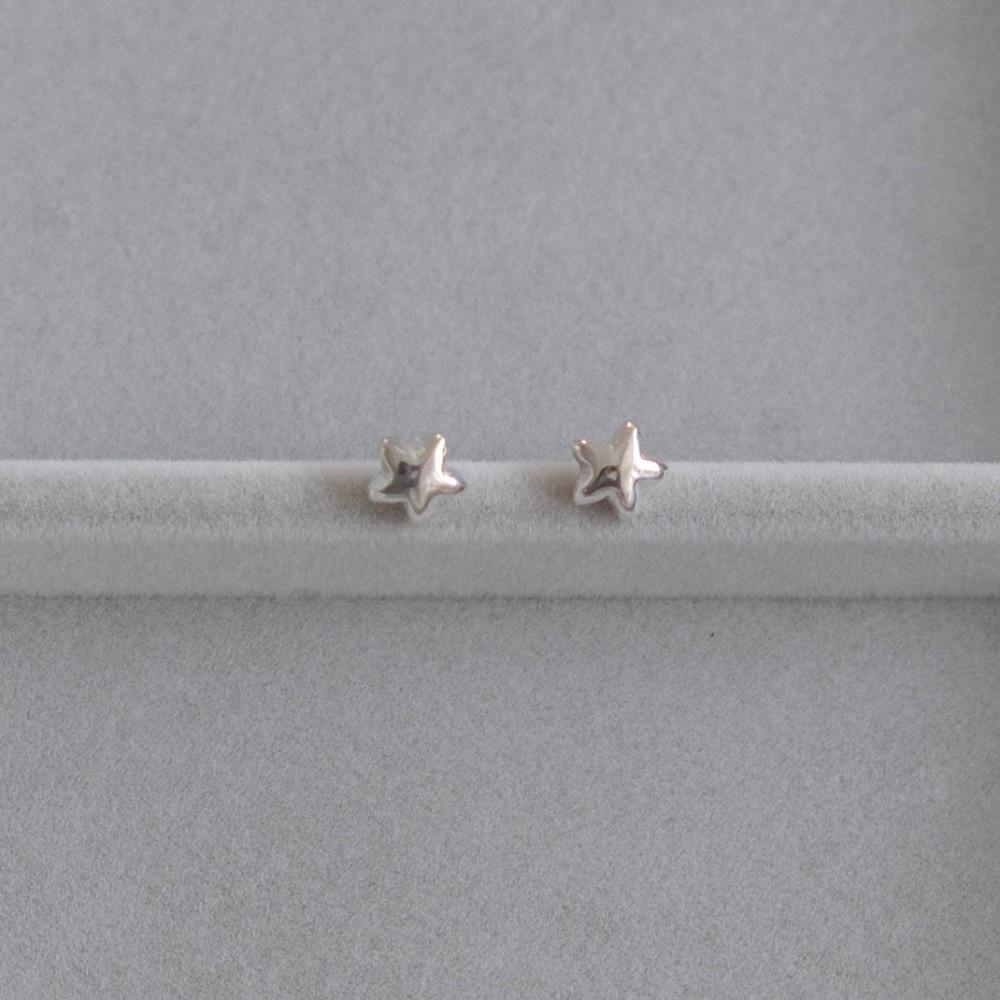 dwarf star earring by Aube 바이오브 실버 별 미니 귀걸이
