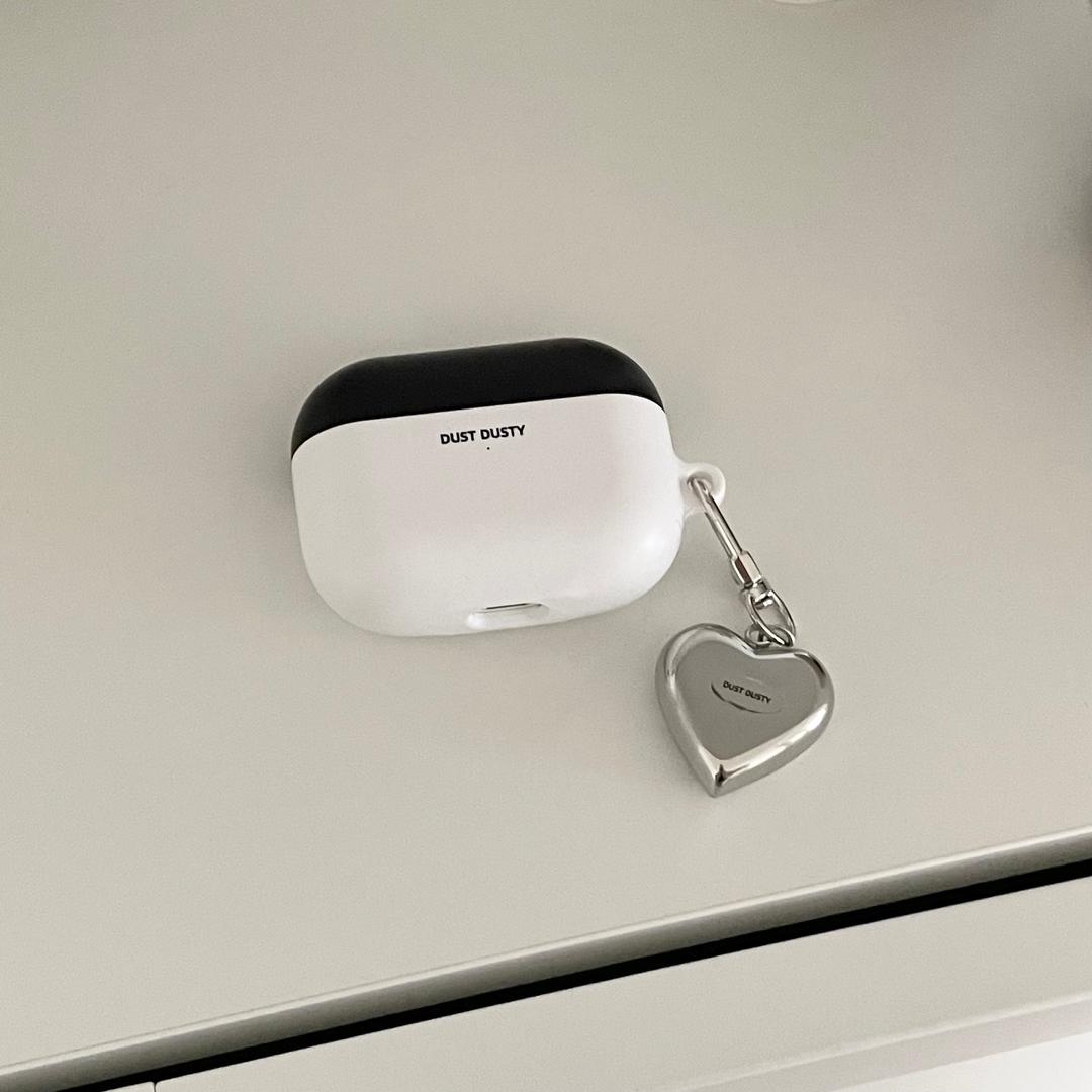 white hard airpods case