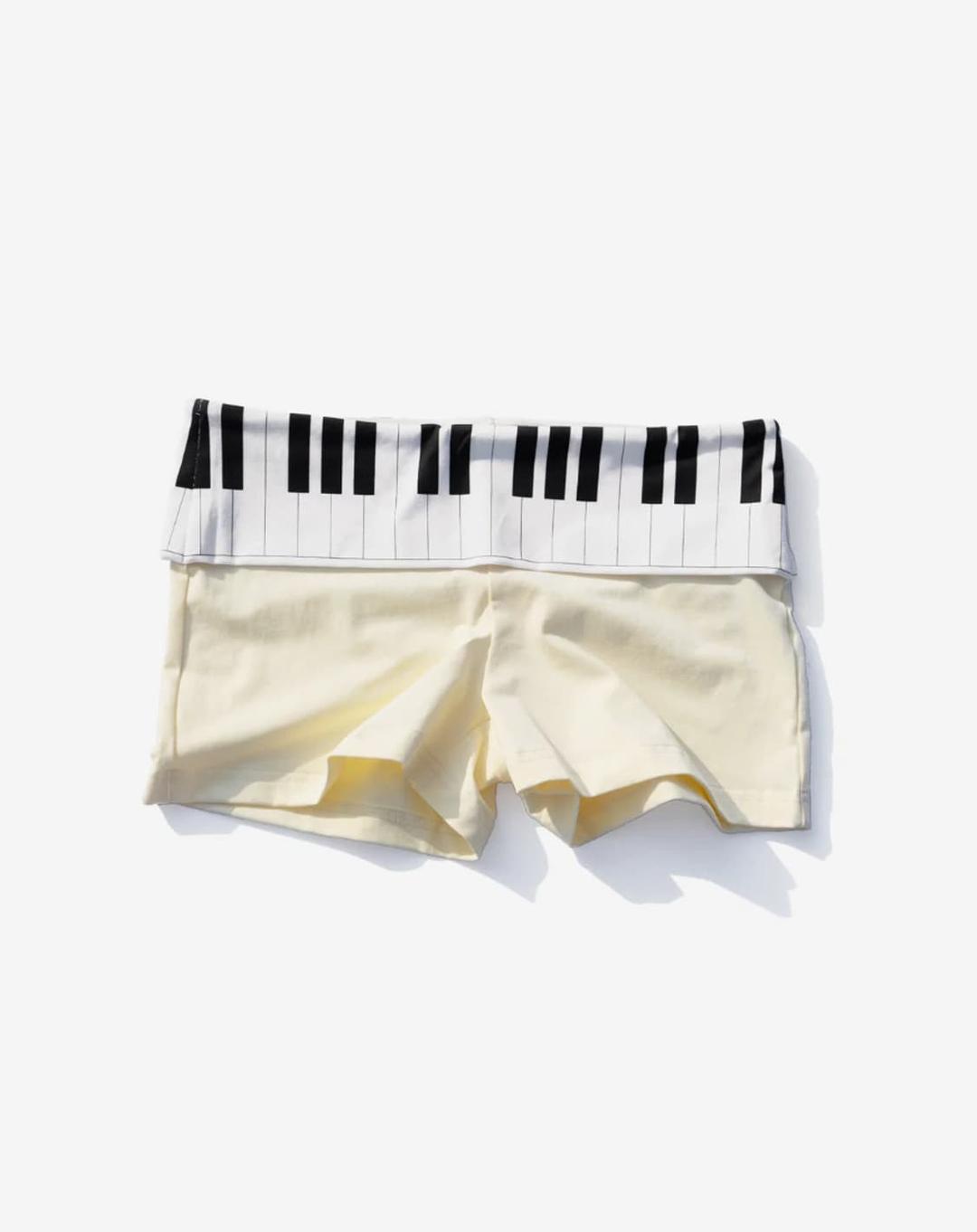 Praying piano shorts M | 후루츠패밀리