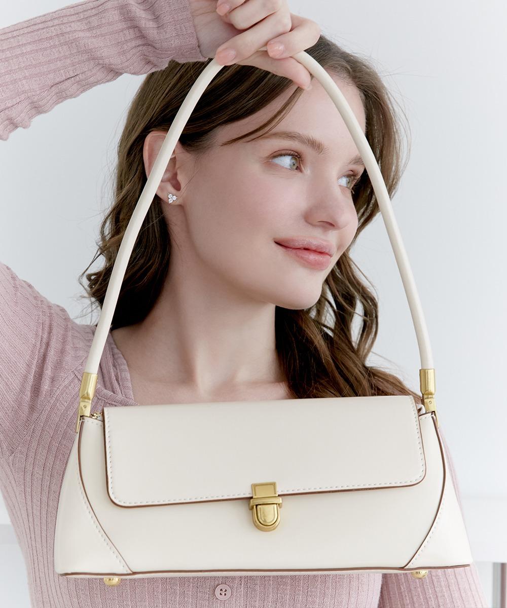 트라페즈 닥스훈트 유광 소가죽 숄더백 아이보리(IV)