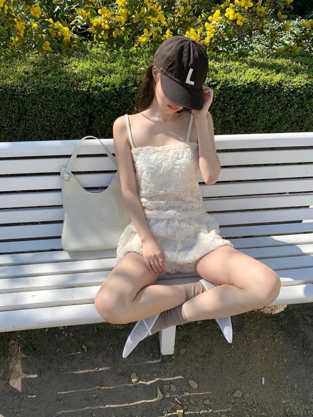프릴리 DM. Rose Pattern Top Sleeveless