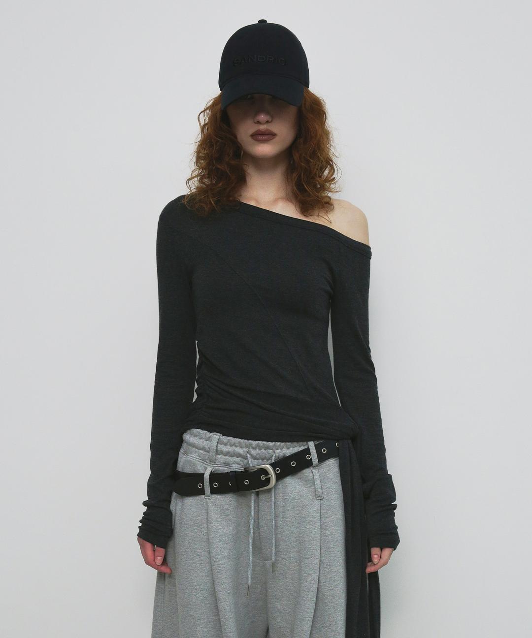 ONE SHOULDER UNBALANCED STRAP T-SHIRT_CHARCOAL