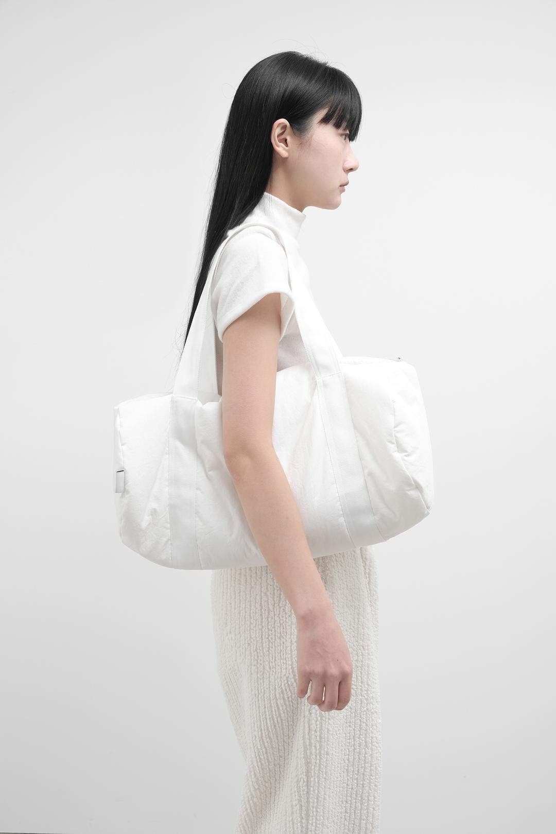 PADDED DUFFEL BAG, WHITE