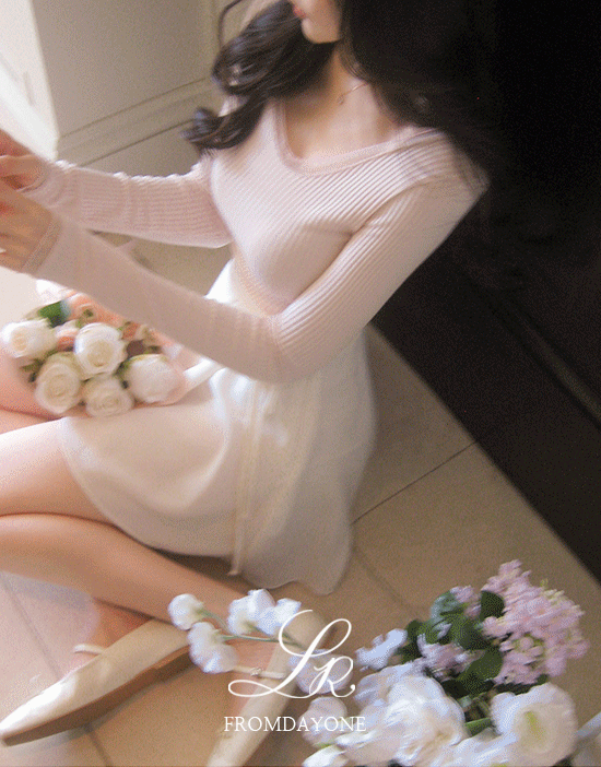 프롬데이원 Made)발렛 실루엣 쉬폰레이스 골지티(브이넥/레이어드/밑단굴림/슬림핏/여리핏/세미크롭/데일리룩/데이트룩/여친룩)