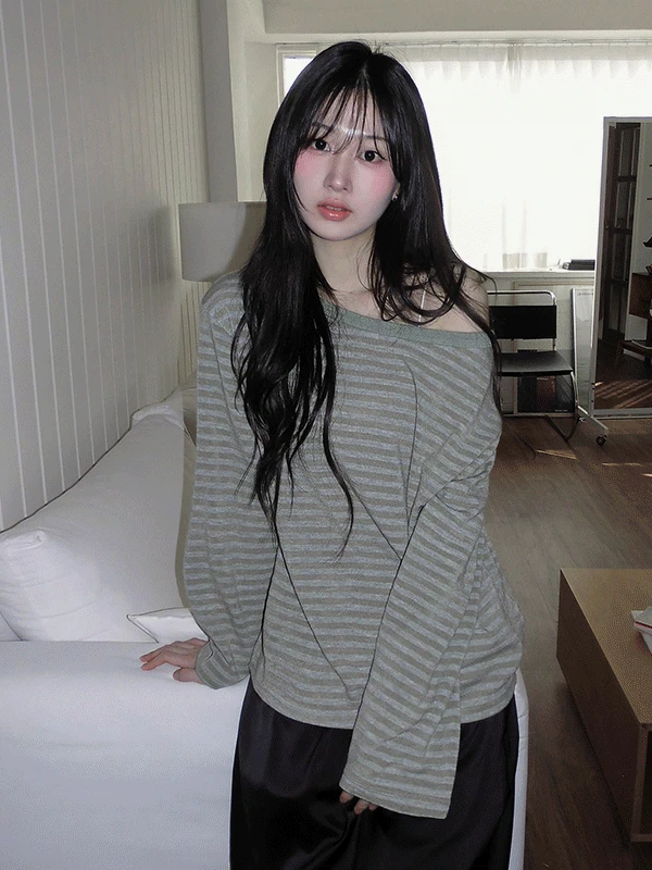 [데일리/여리루즈핏🖤] 캔지 단가라 스트라이프 보트넥 오프숄더 긴팔 니트 2color