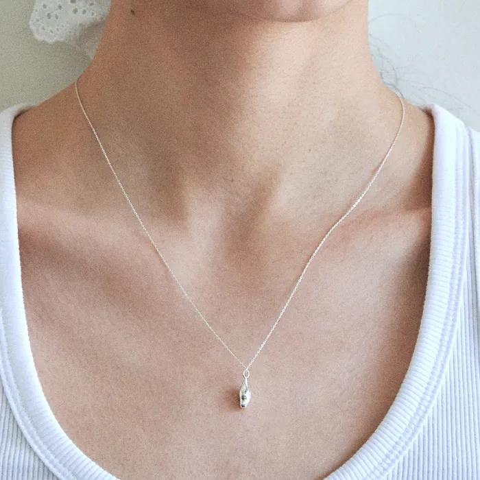 BUD NECKLACE