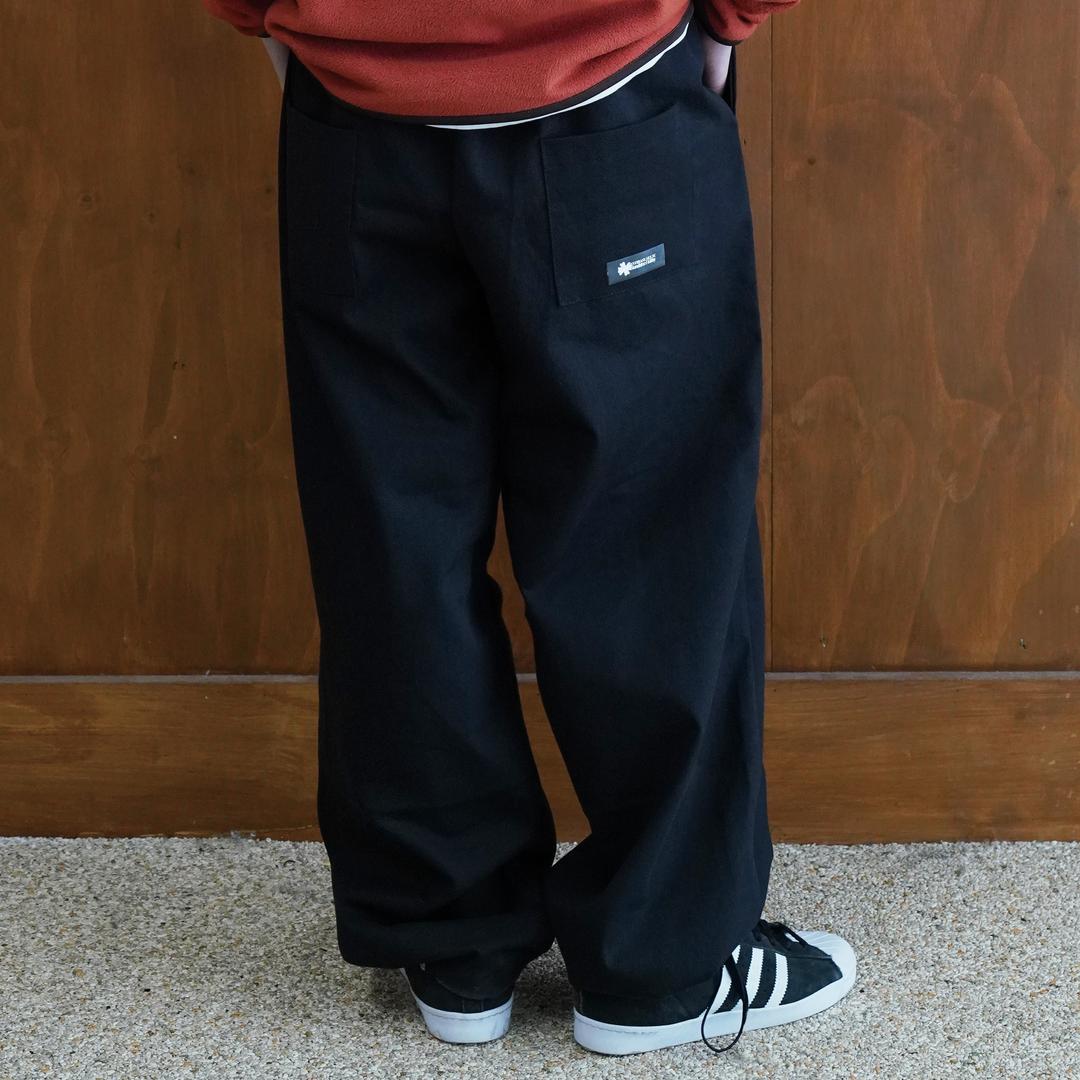 Side Pin-Tuck Banding Chino Pants - Black