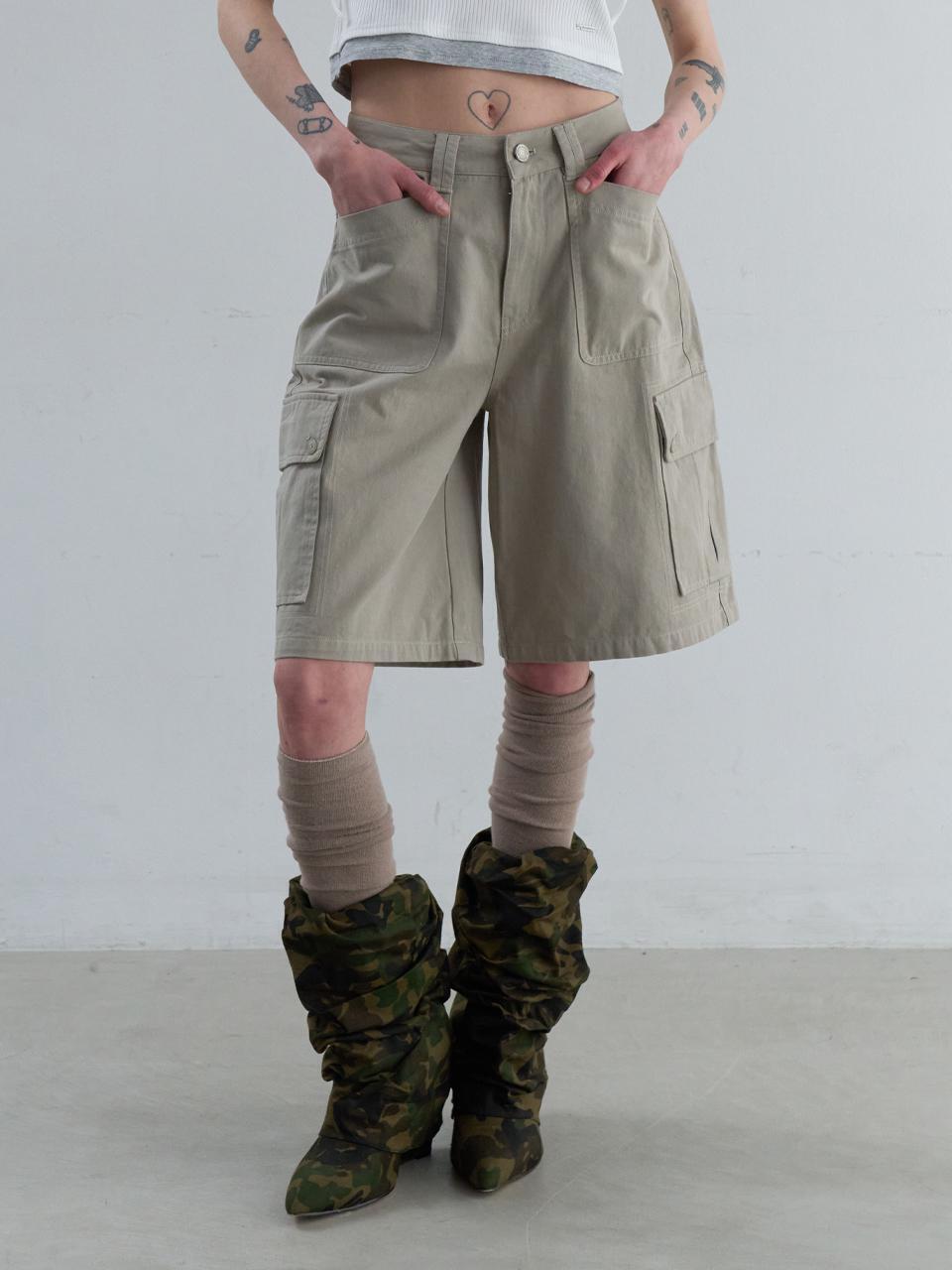 CARGO WIDE BERMUDA PANTS [LIGHT KHAKI] - (주)원더플레이스