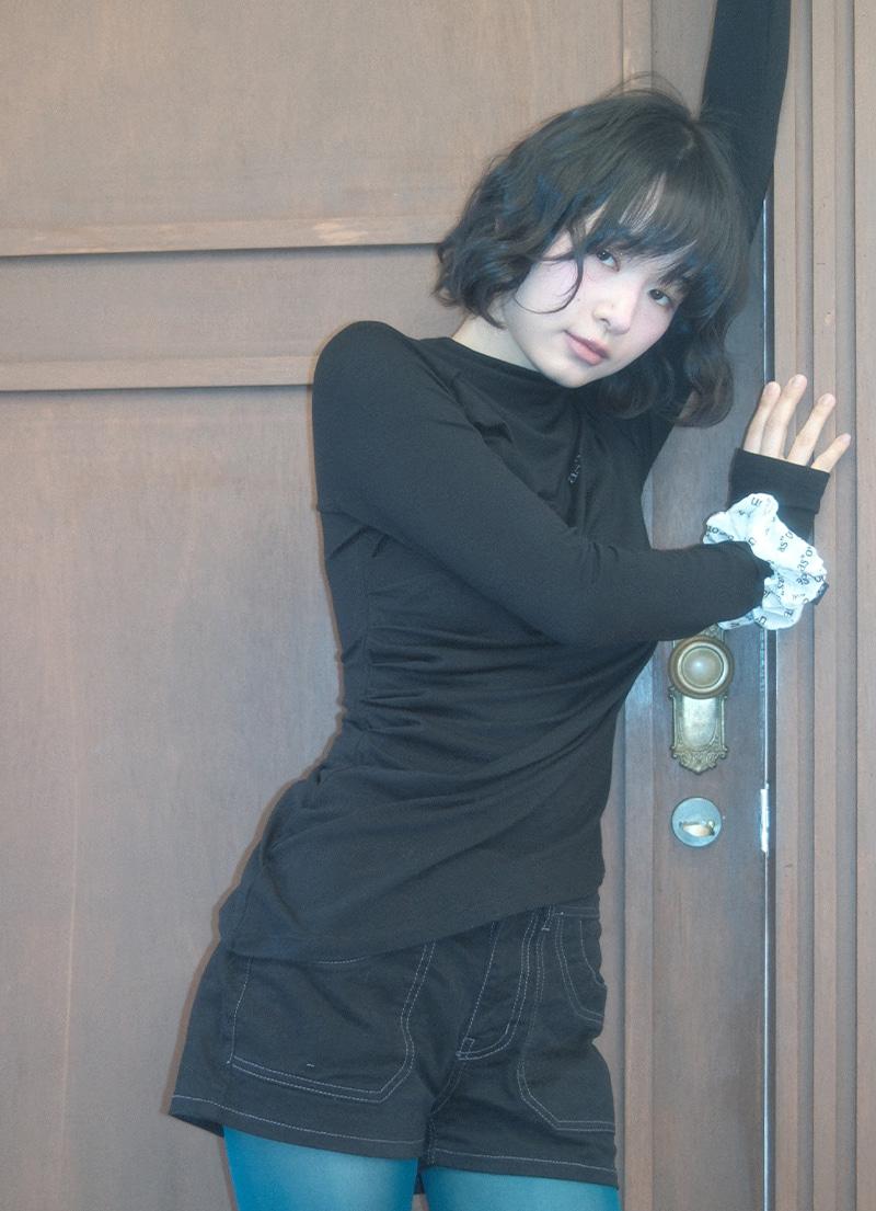 VEIL HIGH-NECK TEE / BLACK