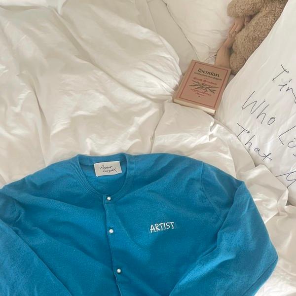 ARTIST PEARL ROUND CARDIGAN (BLUE)