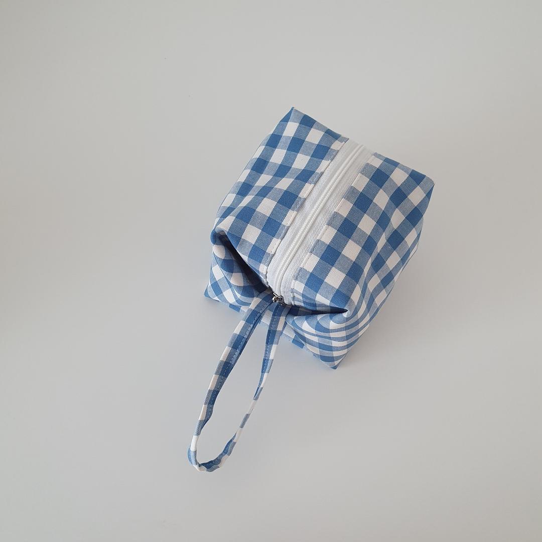 [어나덜아이] 오션블루 체크 콩파우치