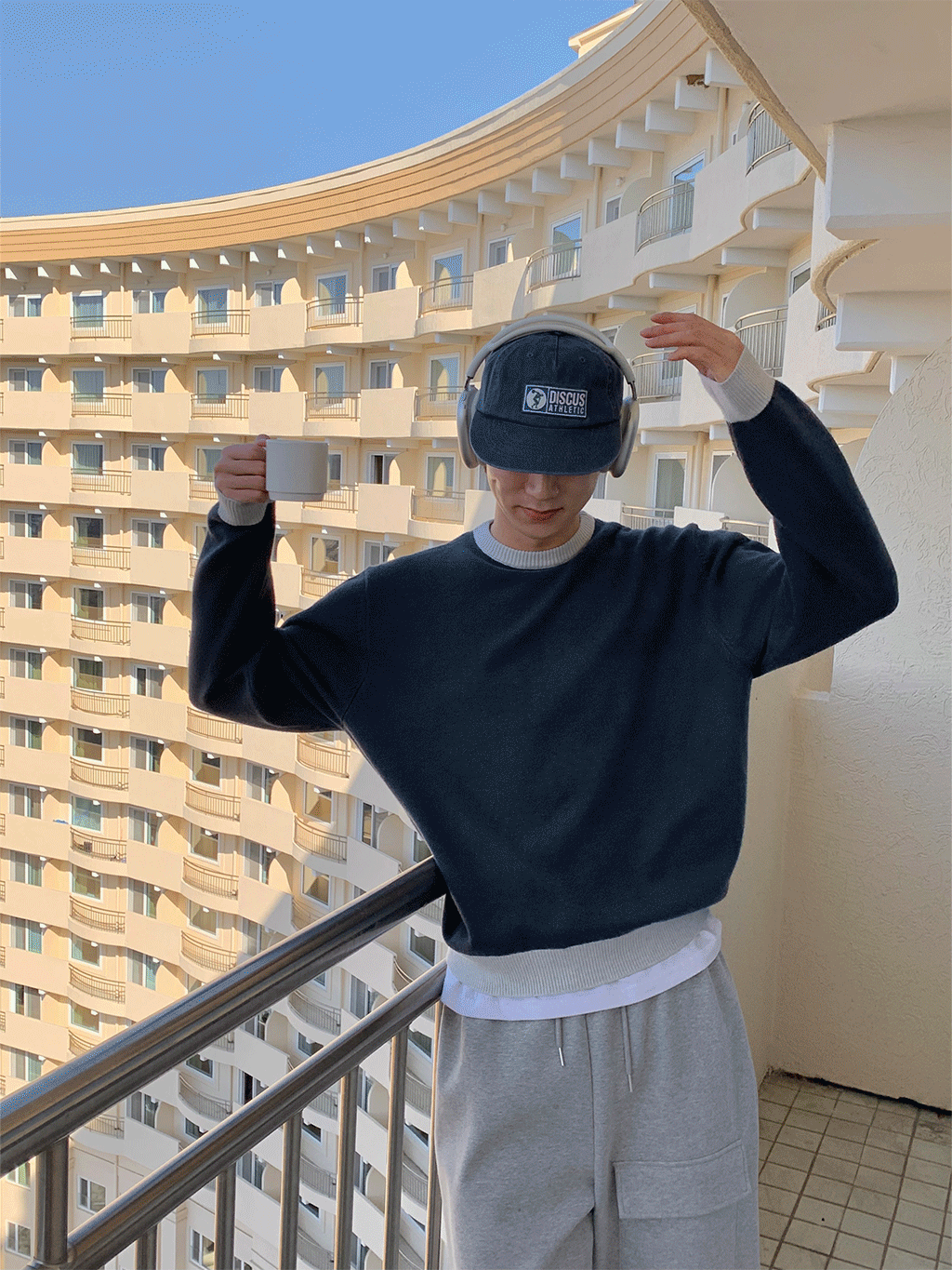 Color lip round knit