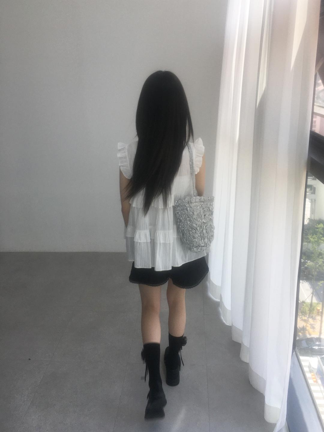 노비야카 [단독진행] Frill cancan blouse (Ivory, black) *5/27입고예정