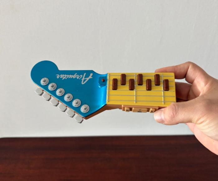 [U.S.A]90s guitar melody toy.