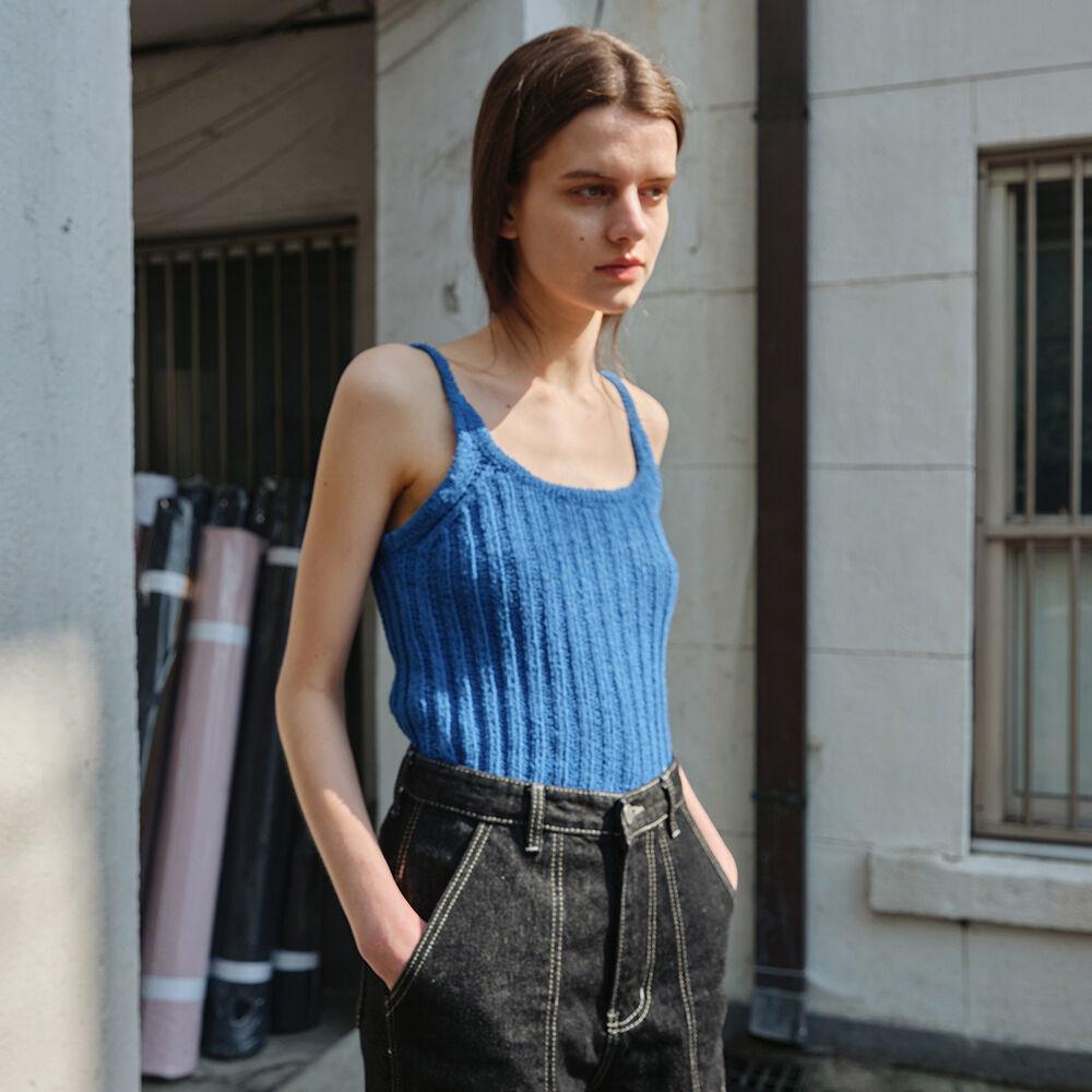 Boucle sleeveless knit (blue)