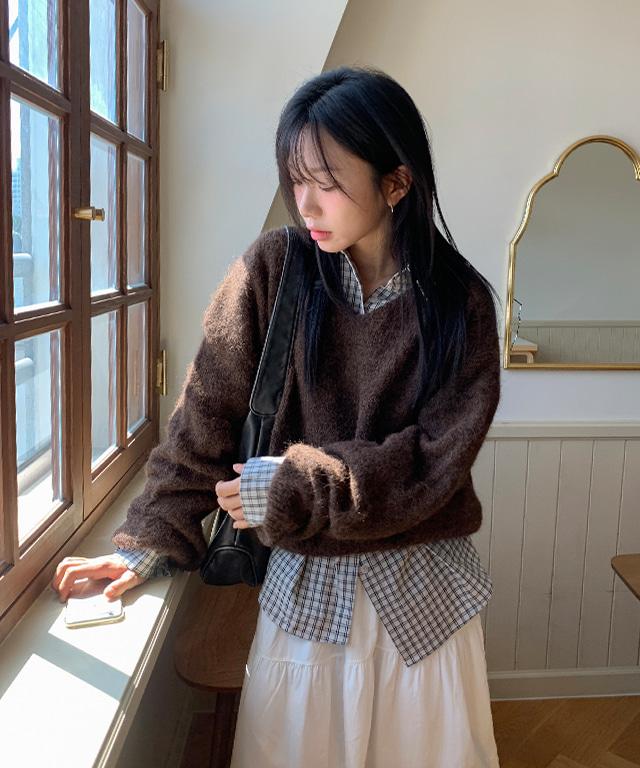 데일리쥬 스토니 오버핏 울 브이넥 니트