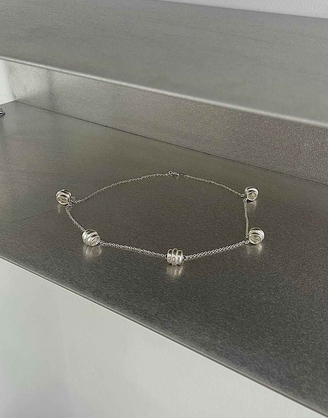 Curved Choker