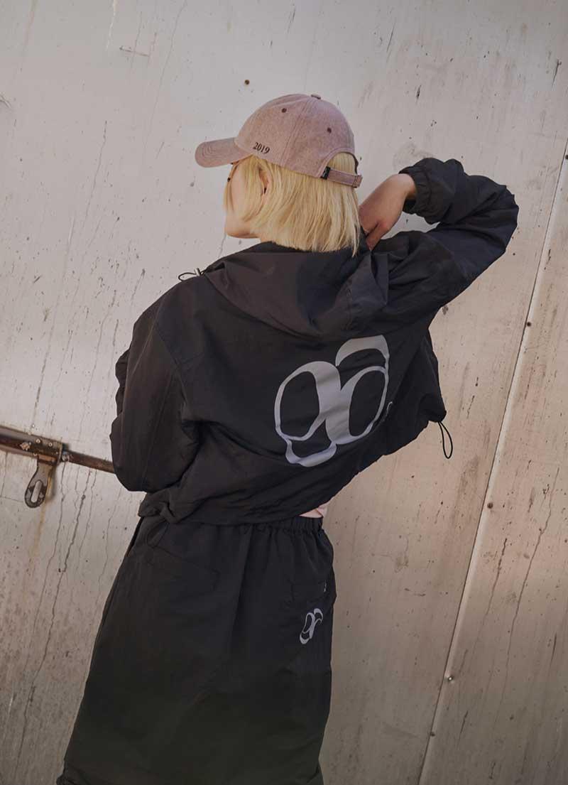 ARRAY LOGO WINDBREAKER / BLACK