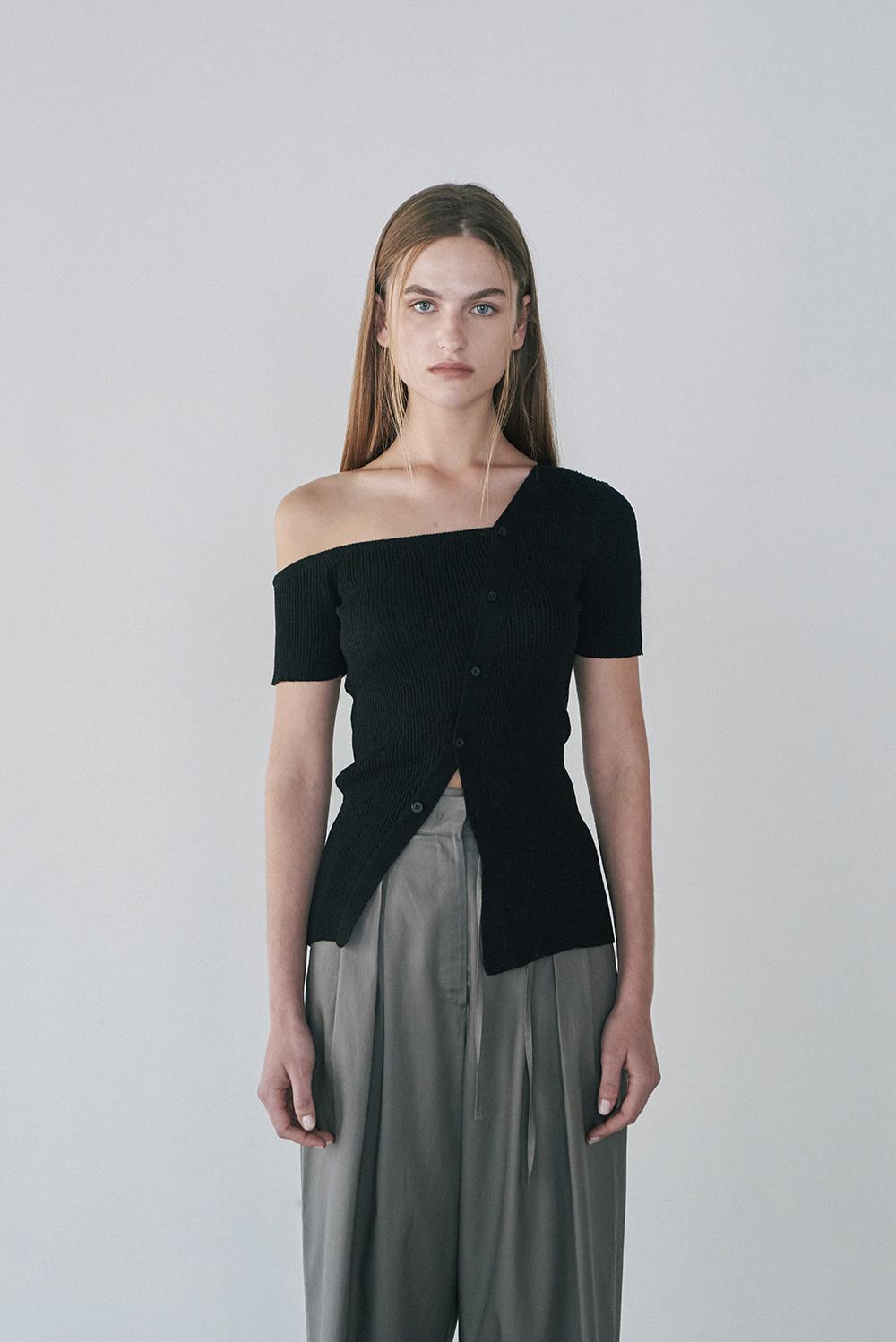 ONE OFF SHOULDER HALF KNIT