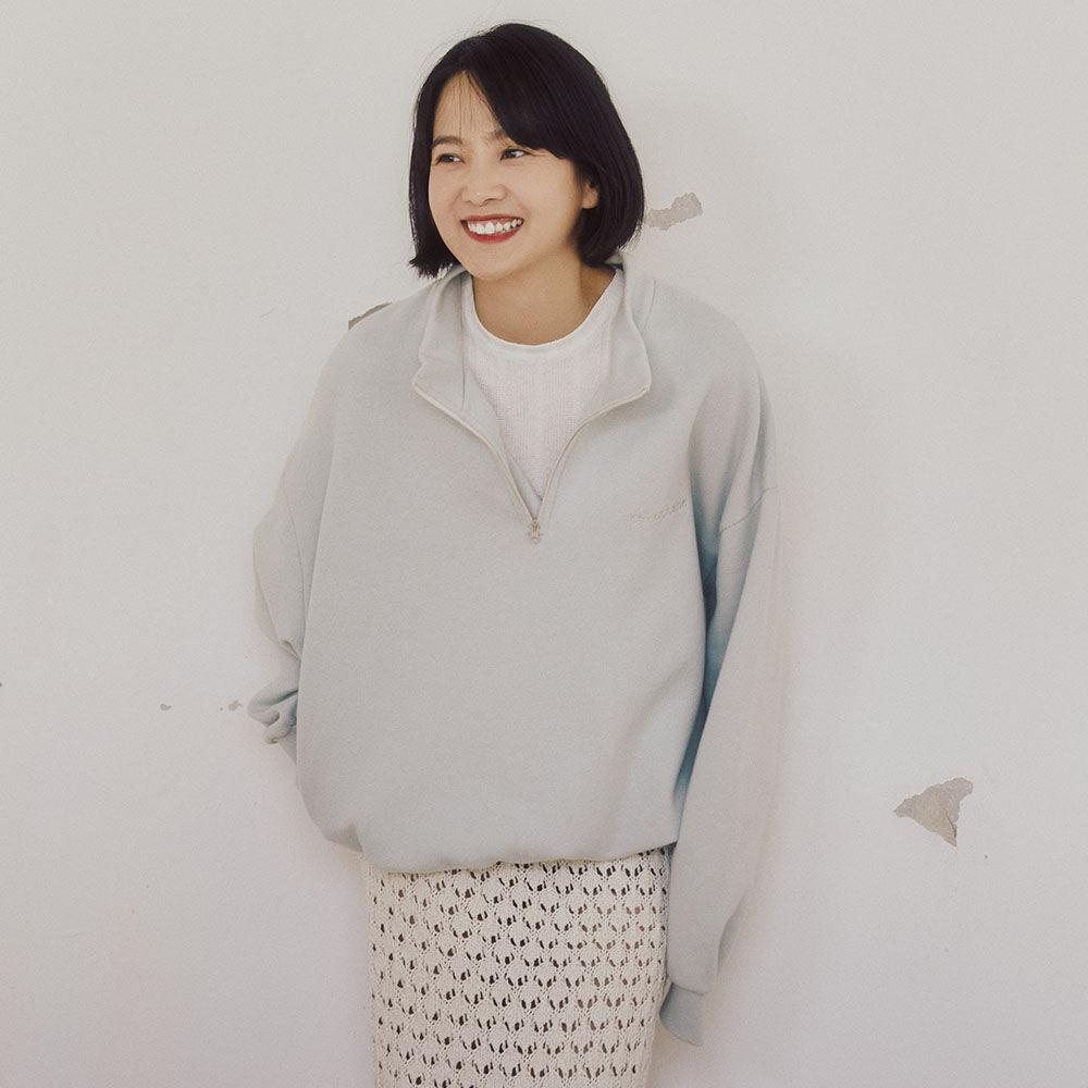 HALF ZIP UP SWEATSHIRT