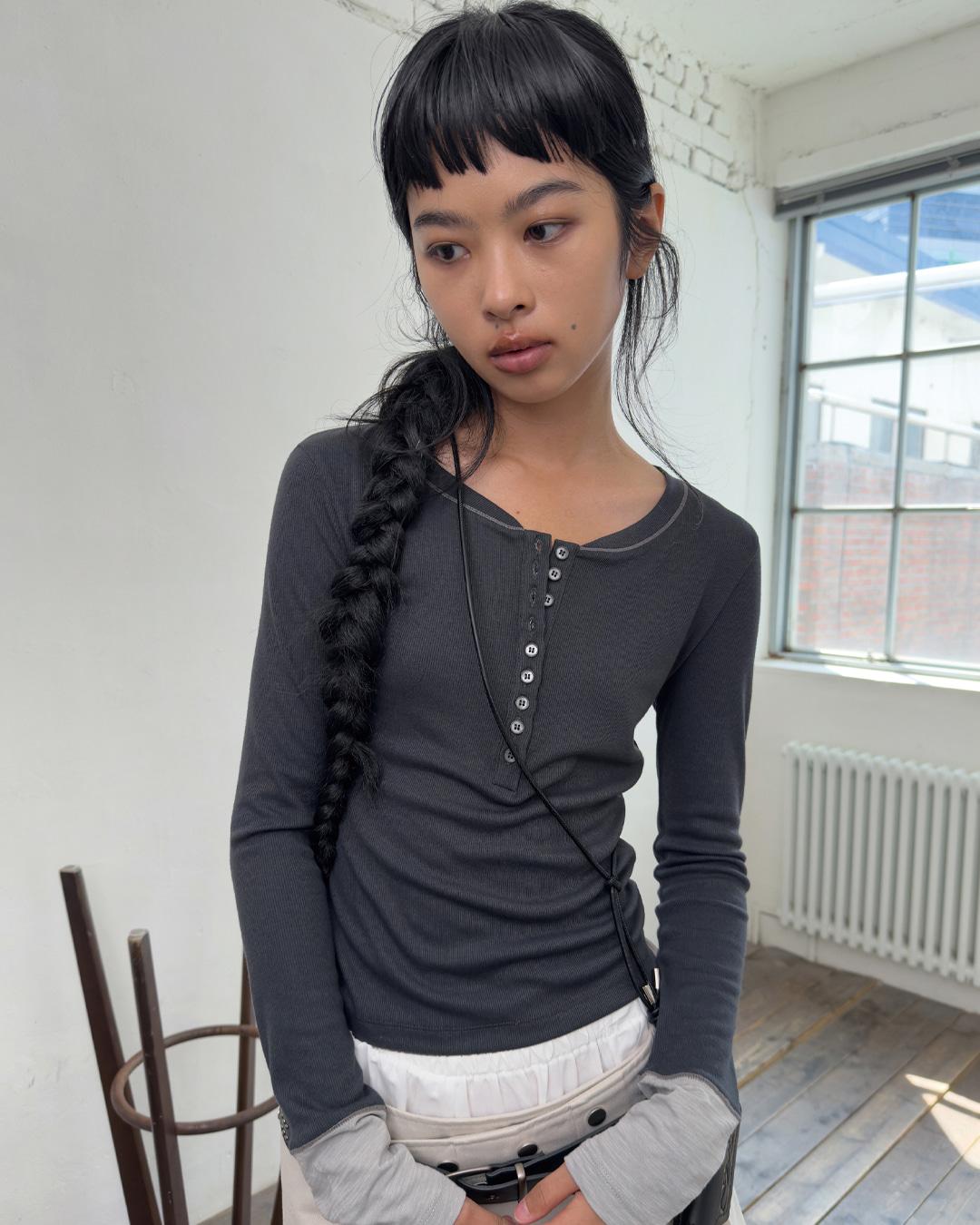 [8/29예약배송] MIX POINT LONG SLEEVE BUTTON T-SHIRT-CHARCOAL