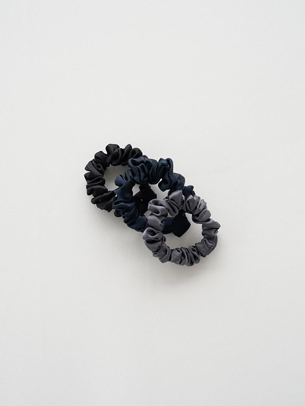 HELEN SILK SCRUNCHIE (SHINY BABY, BLACK/NAVY/GREY)