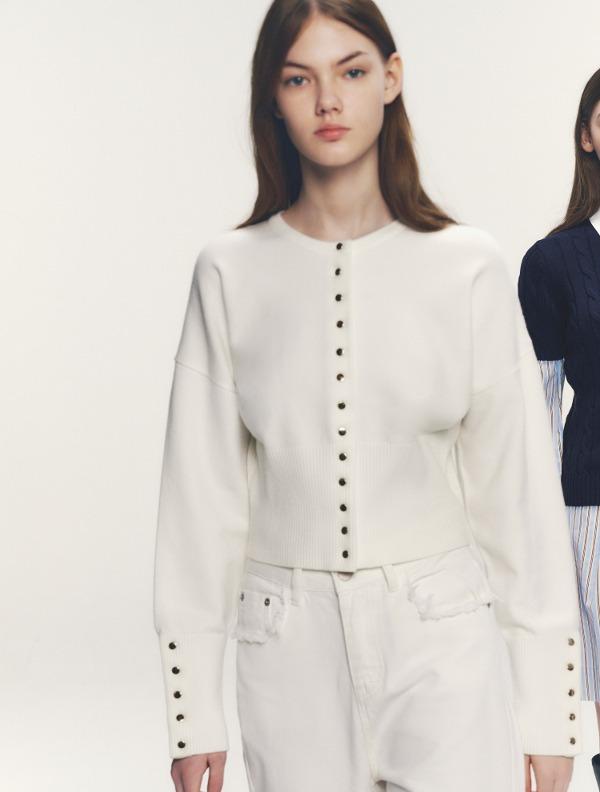 버튼 블록 라운드 니트 가디건(MOEAKC03MIV)
