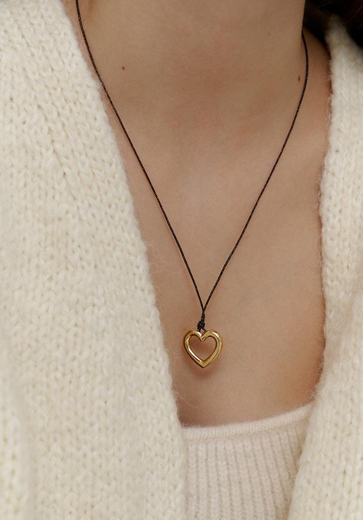 [2차 재입고] [EXCLUSIVE] gold love strap necklace (Silver 925)