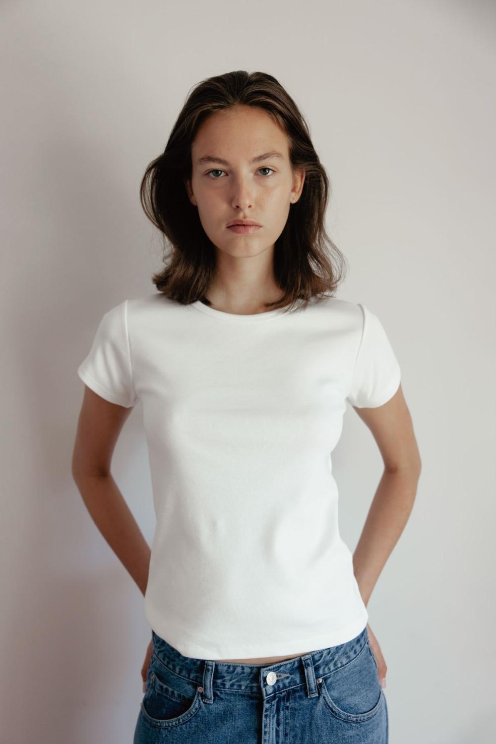 Ron Essential Round T (White)