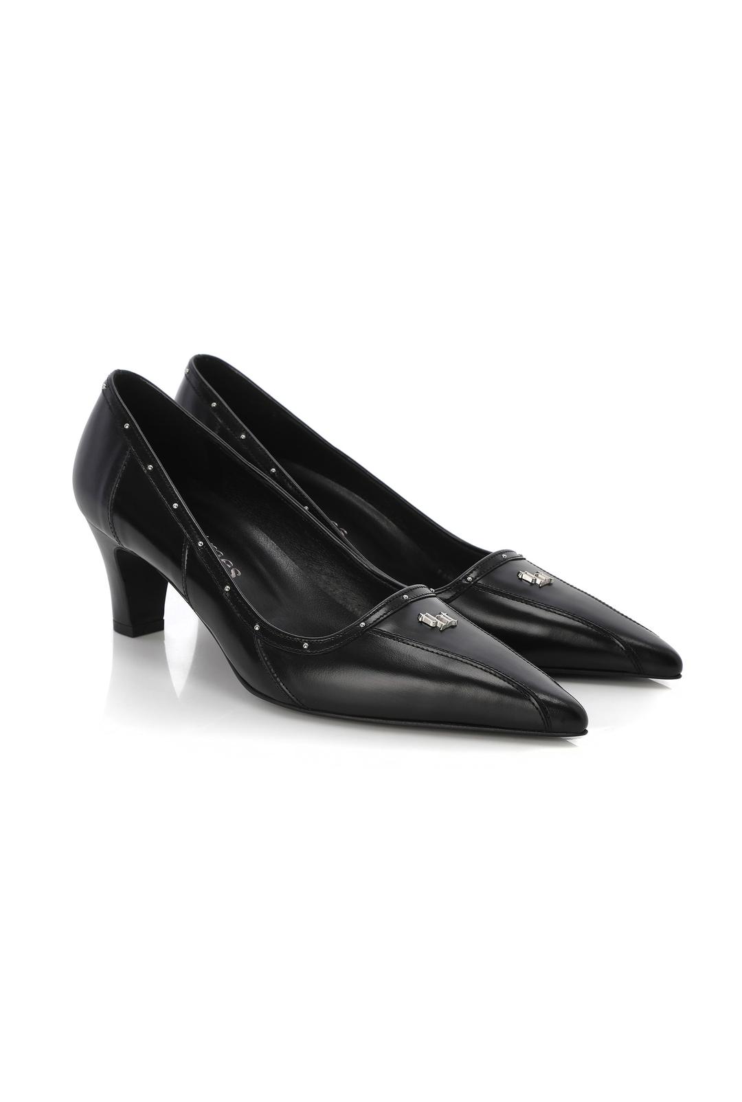 Classic logo pumps