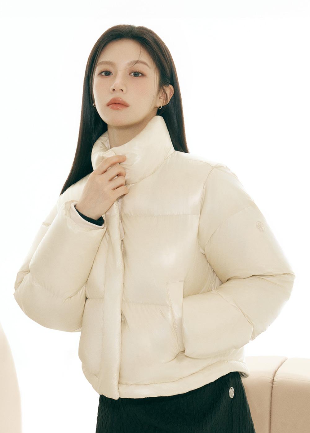 W GLOSSY DUCK DOWN CROP PUFFER ivory