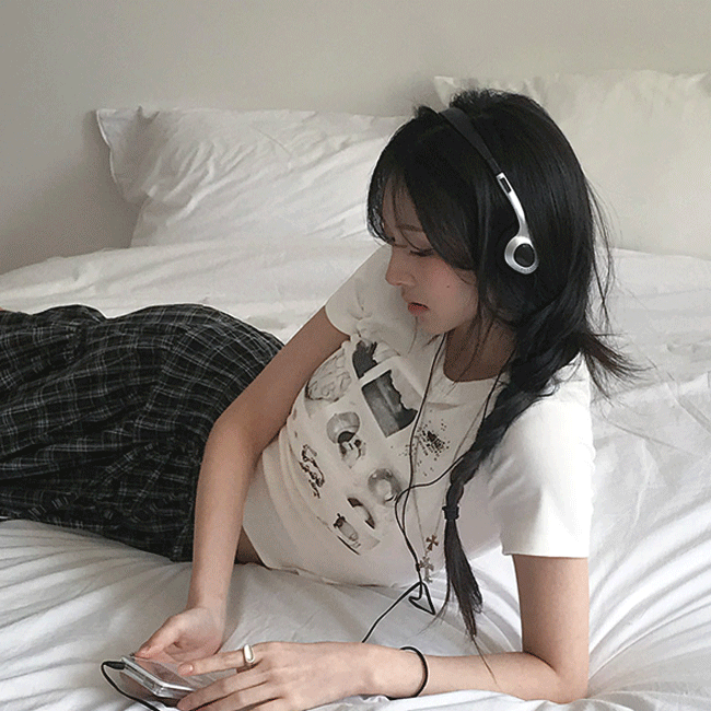 [팔뚝삭제핏🤍/쫀쫀] 모노프린팅스판크롭반팔티 (2color)