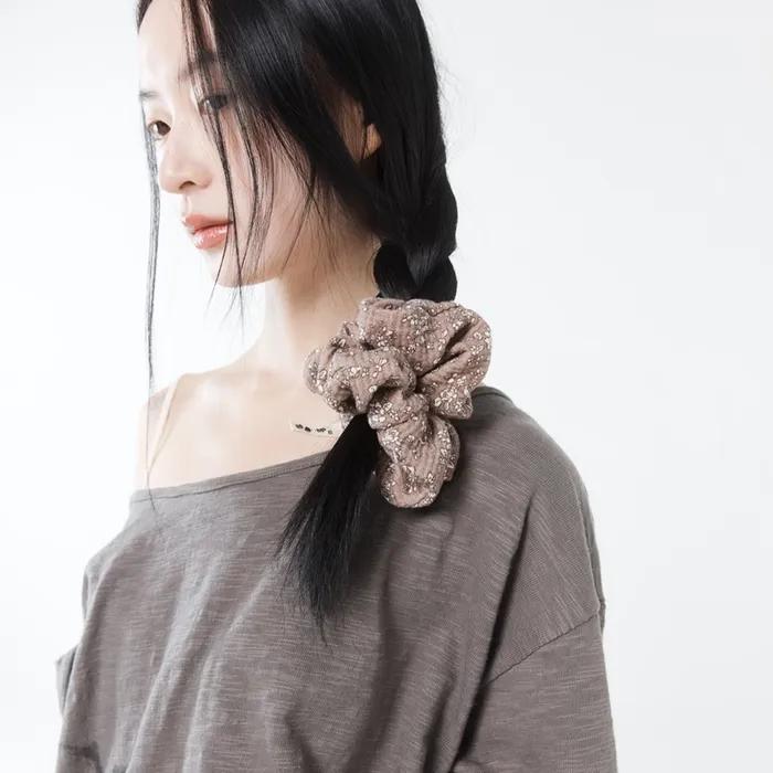 Bud Scrunchie Brown Flower