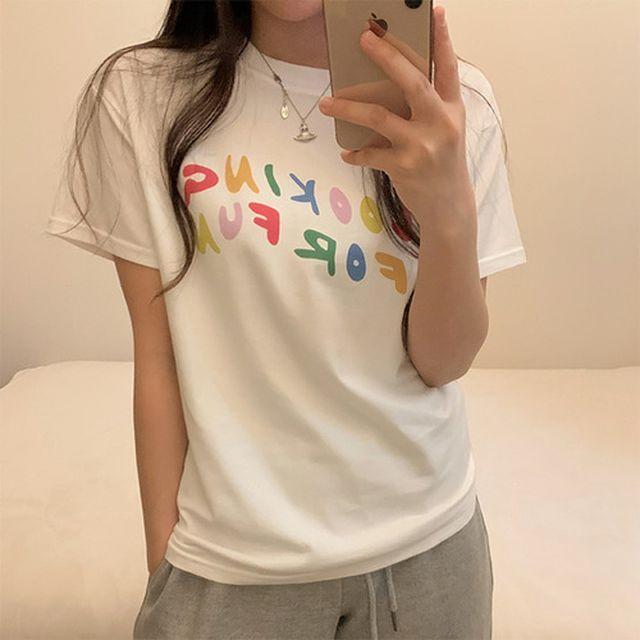 [귀욤뽀짝/데일리] 룩킹 컬러 레터링 반팔 티셔츠 (1color)