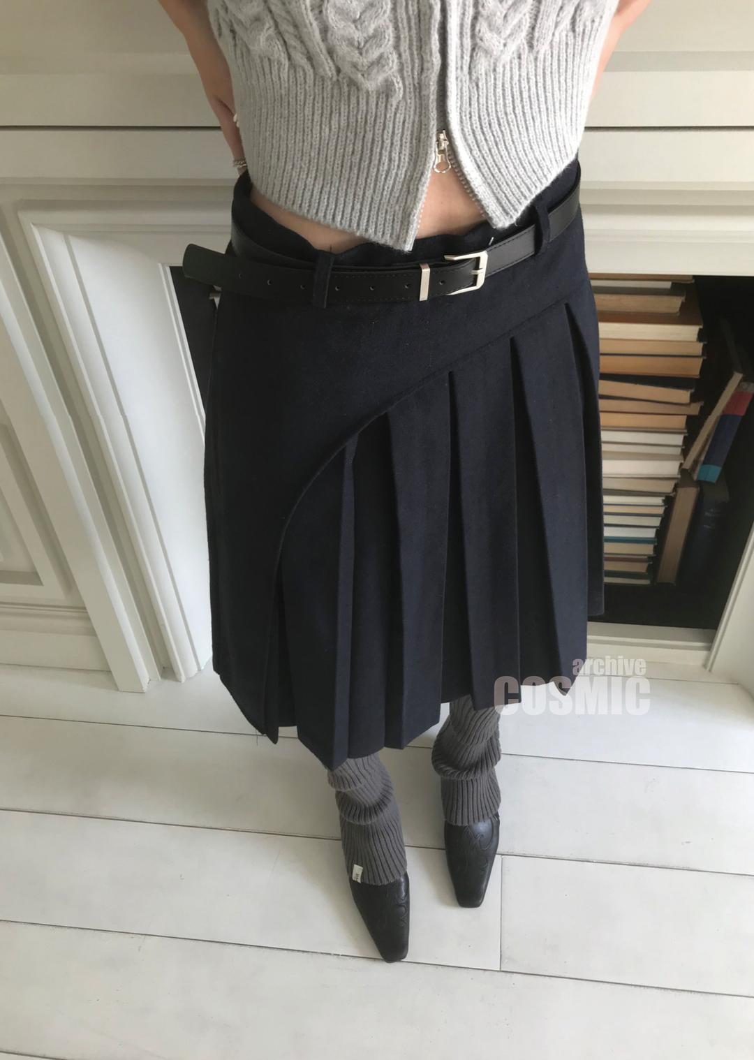Unbalance Pleats Midi Skirt Navy