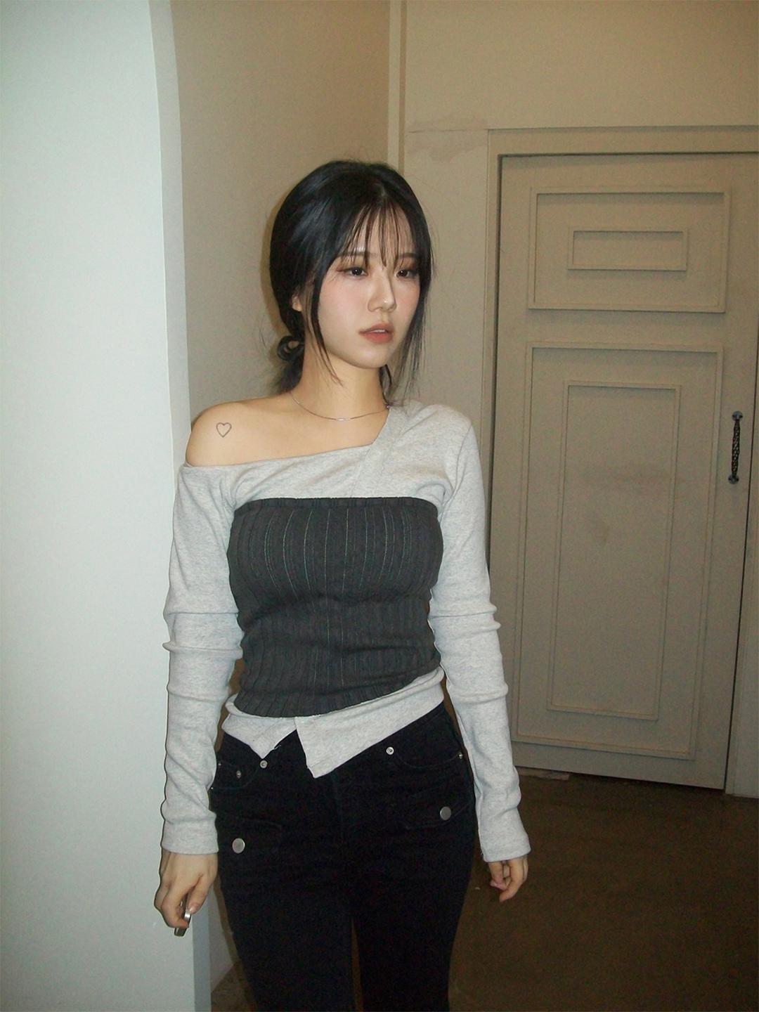 ade button tee