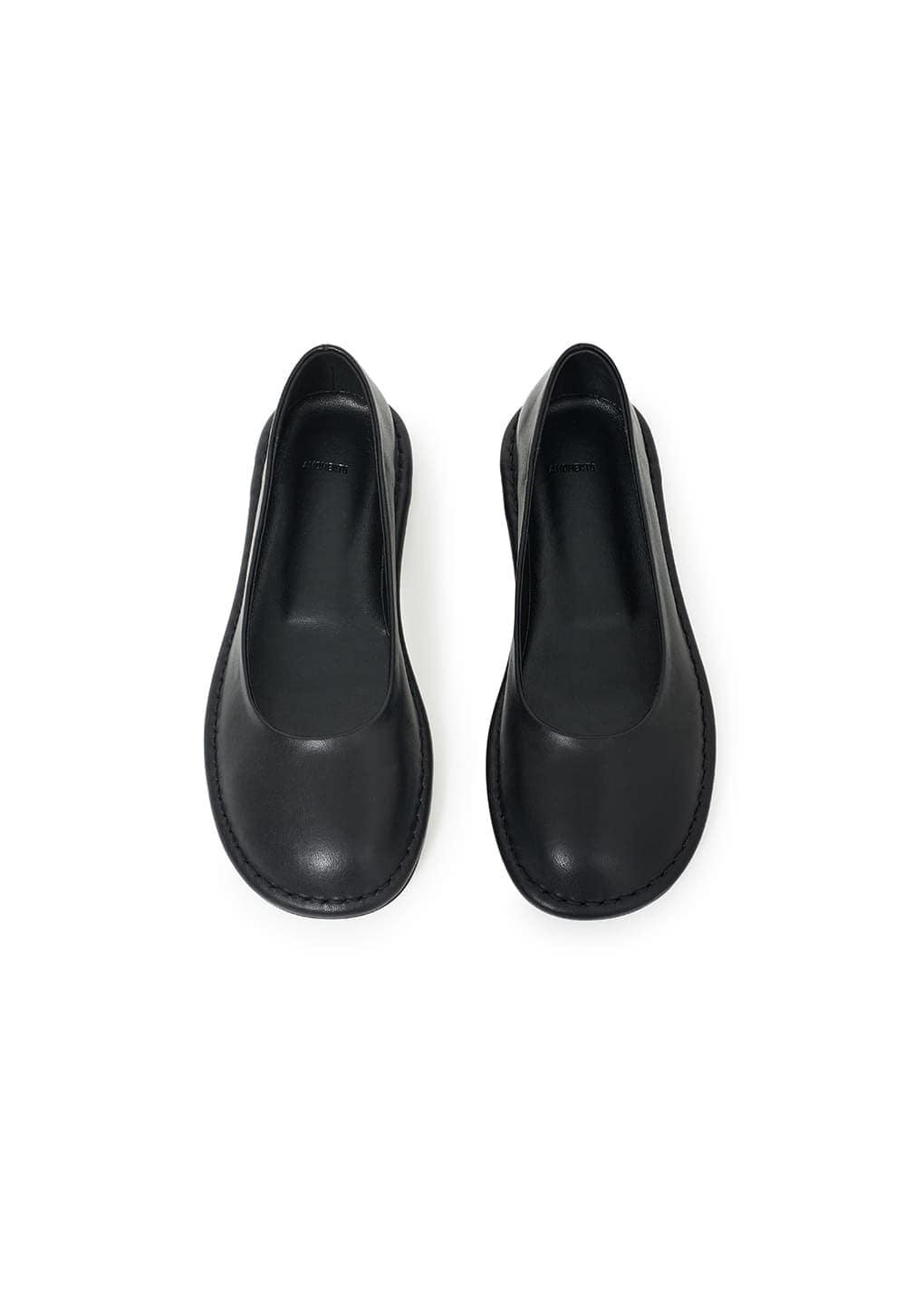 women's rounded flats, black