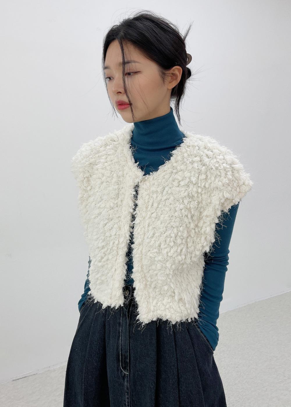 벨리사 크롭 퍼 베스트(2colors)