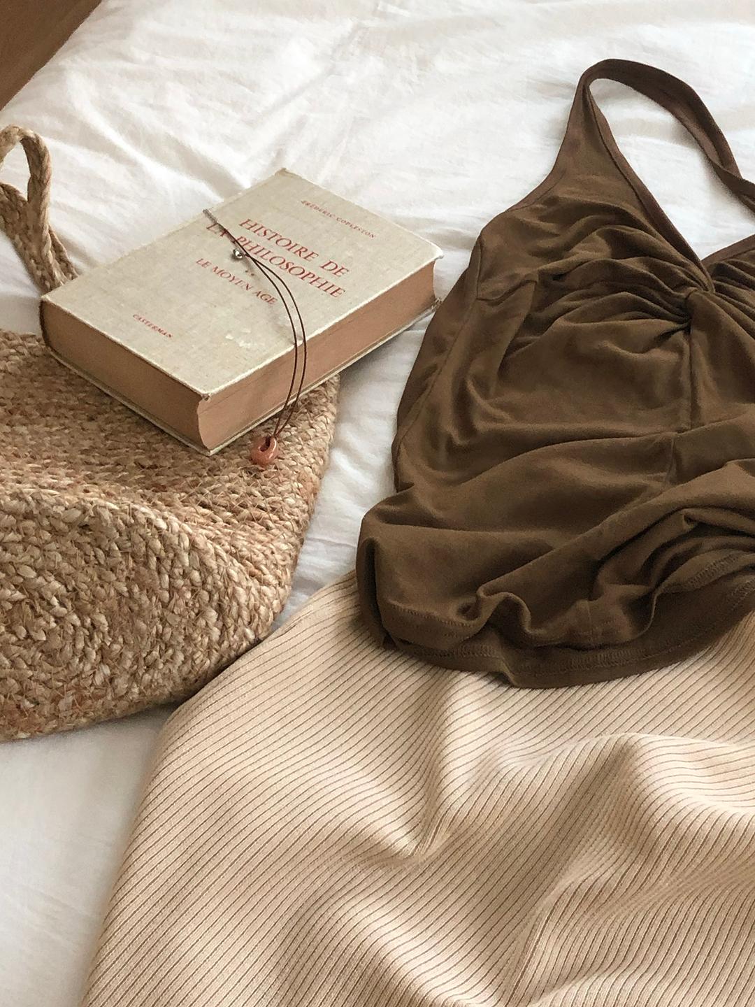 Crow Halter Sleeveless (2color)