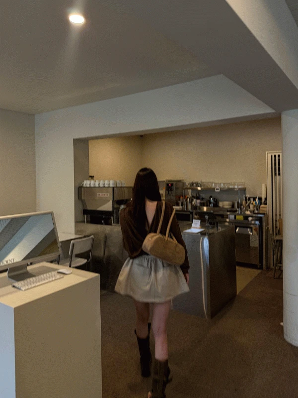 백 꼬임 티셔츠