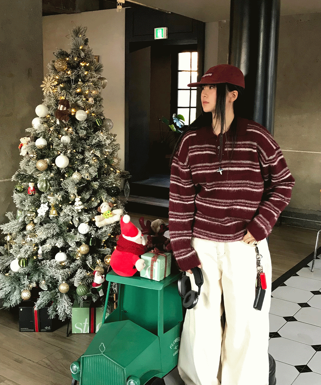 UY 빈센 스트라이프 브러쉬 카라 니트