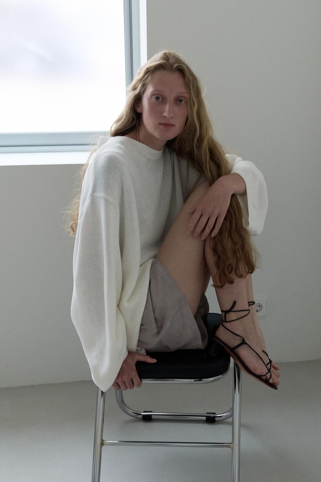 Paper oversized knit (white)